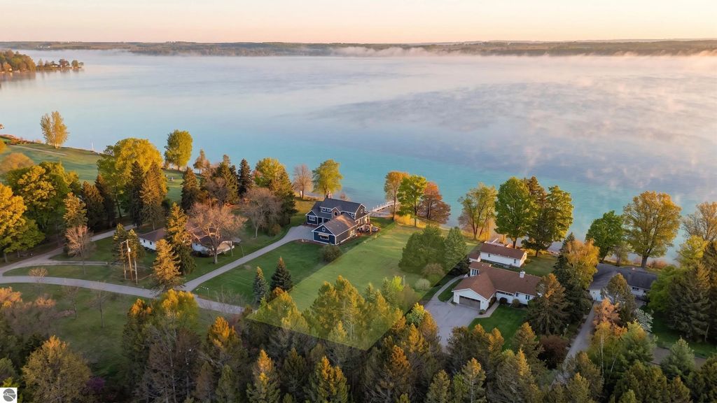 119 Jackson Road, Elk Rapids