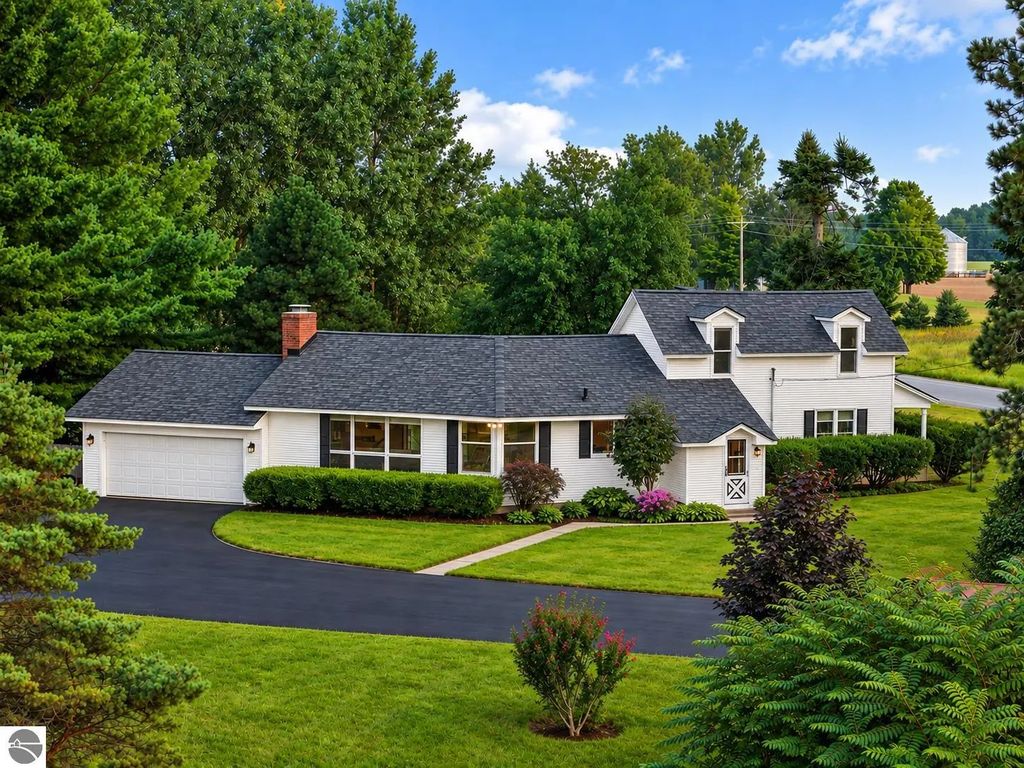 425 Garfield Road, S, Traverse City