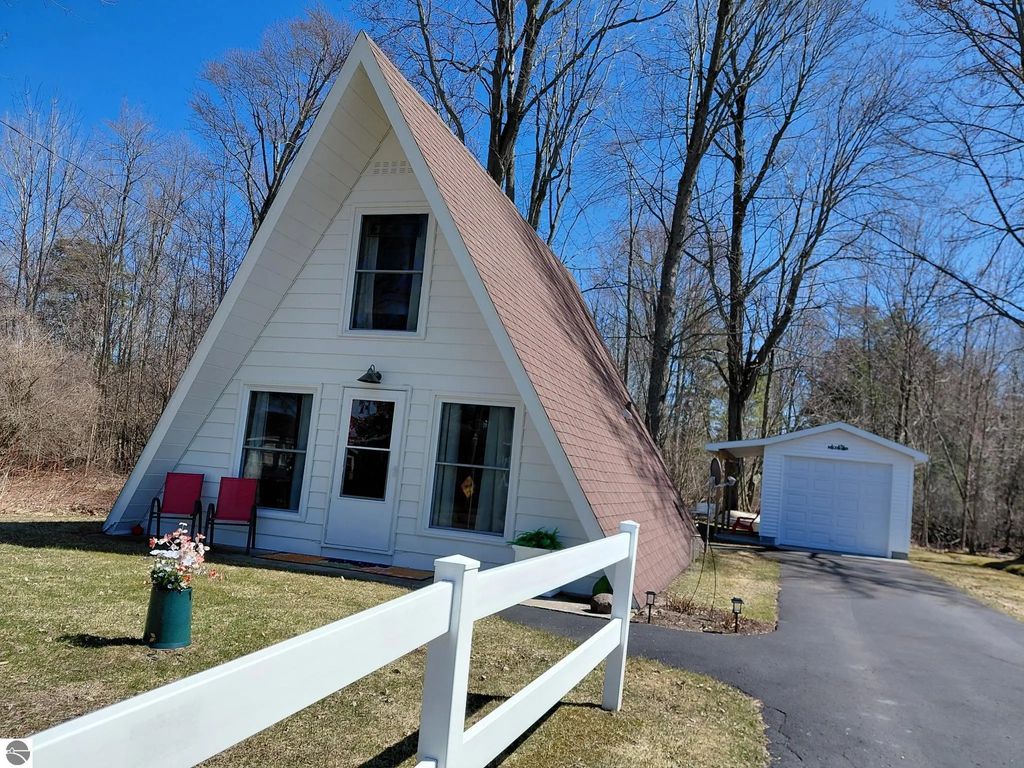 1180 Cranberry Pike, East Tawas
