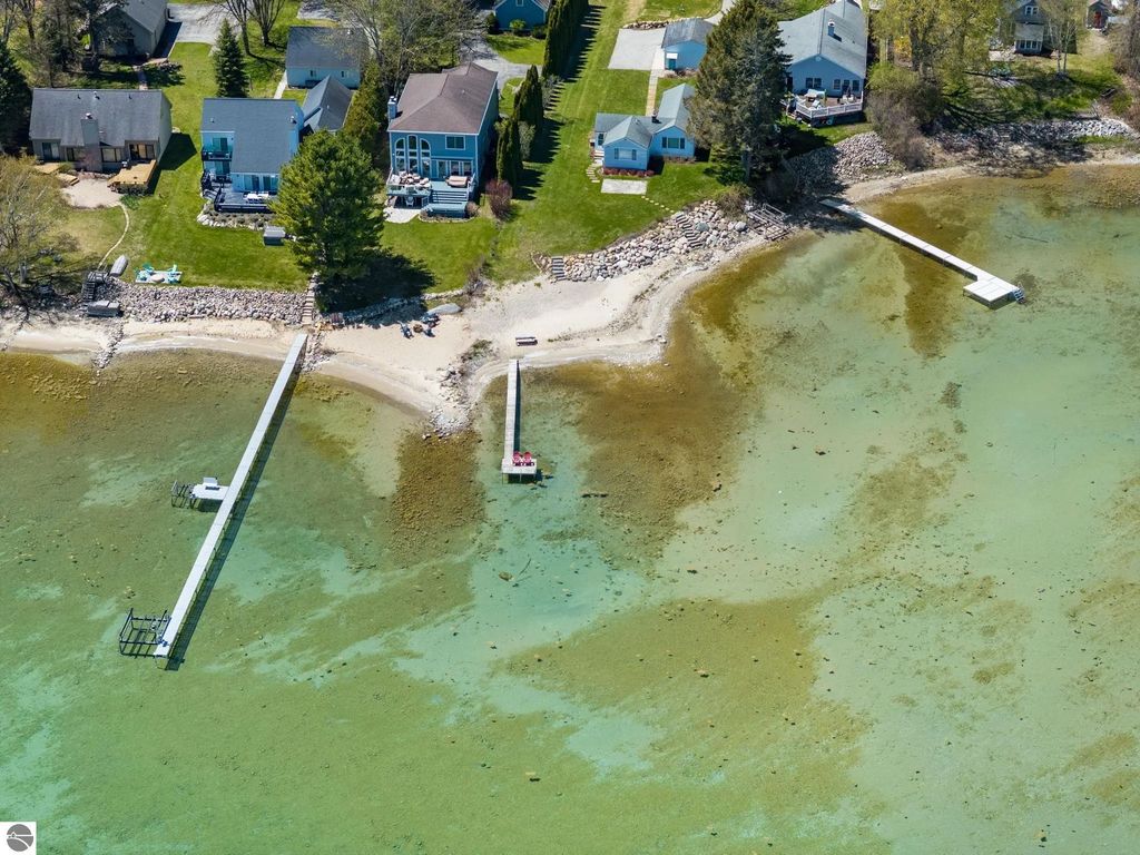 5910 S Cummings, Suttons Bay
