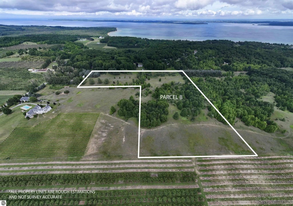 003 E Fort Road, Suttons Bay