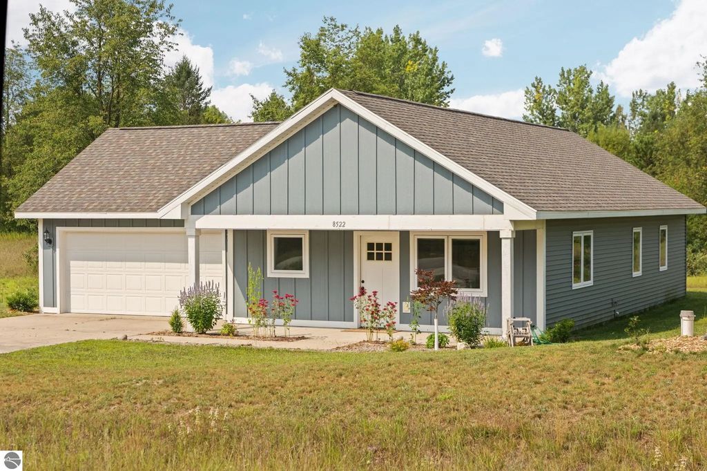 8522 Olivia Drive, Maple City