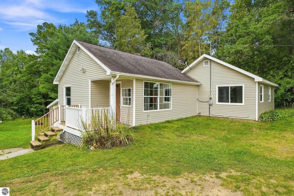1893 W Maple Grove Road, Farwell