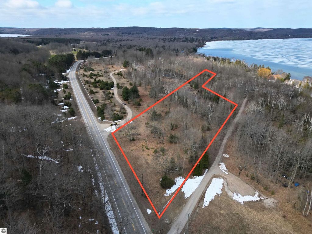 E Sandy Lane, Cedar