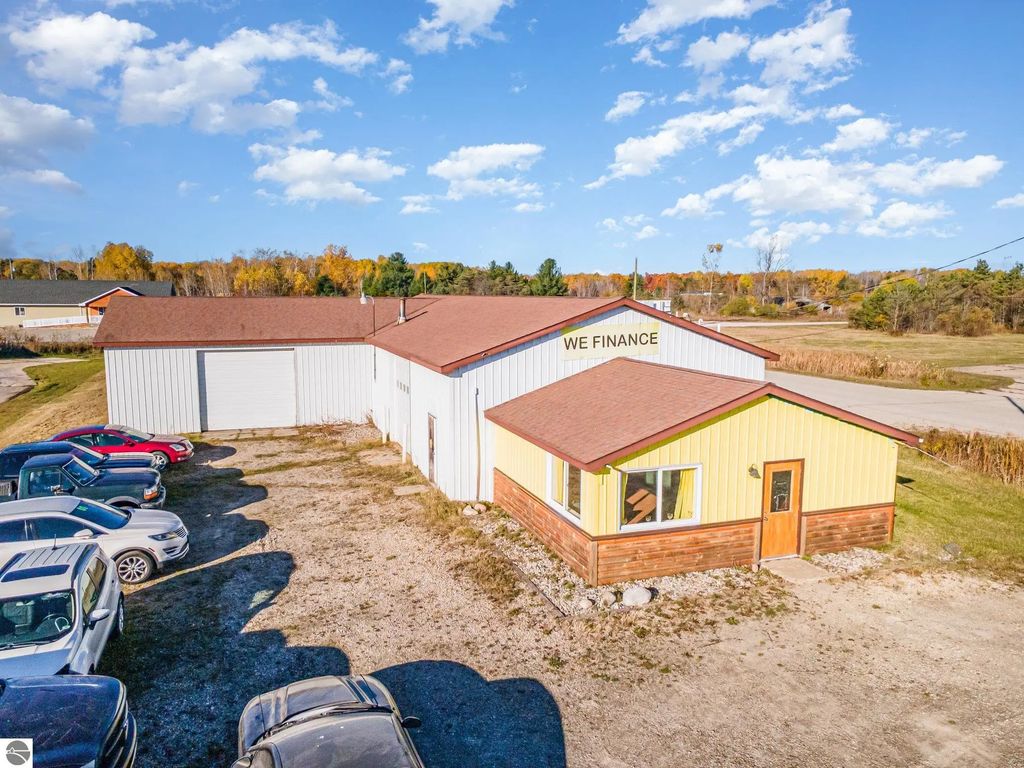 7525 Ira Drive, Hale