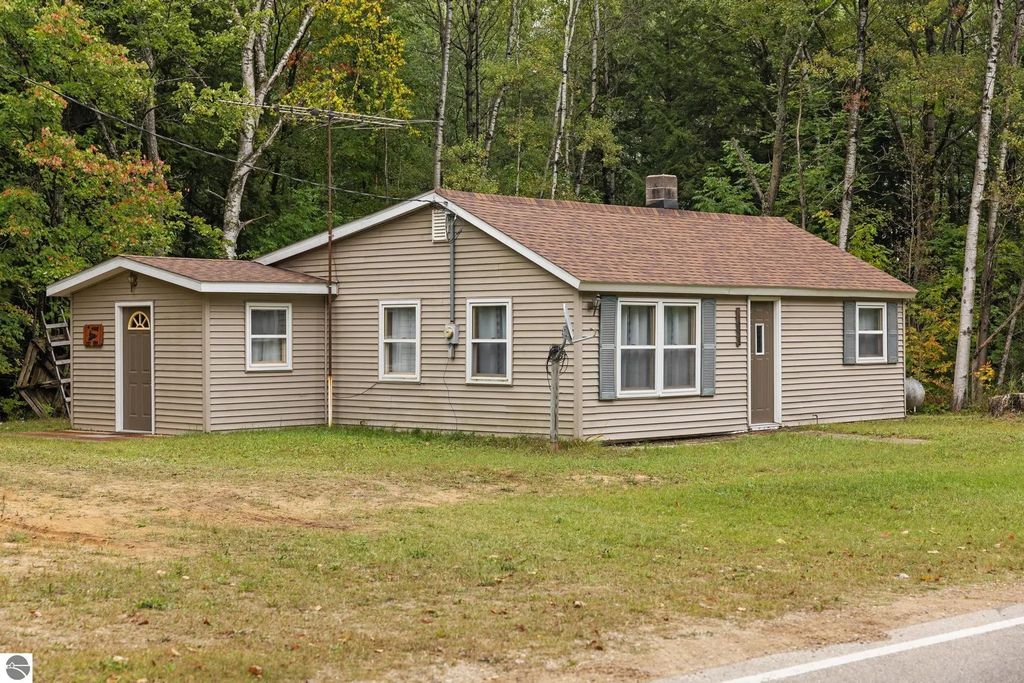 12525 Sw Coster Road, Fife Lake