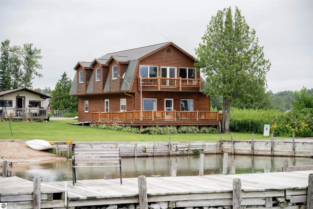 148 N Huron 1, Detour Village