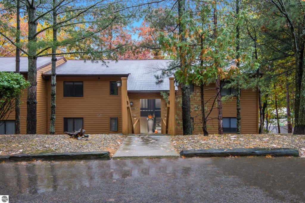 4106 Robin Hood Lane, Traverse City