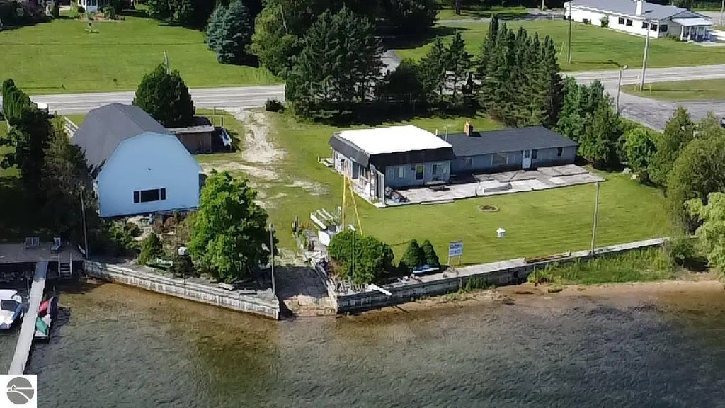 4472 Crescent Beach Road, Onekama
