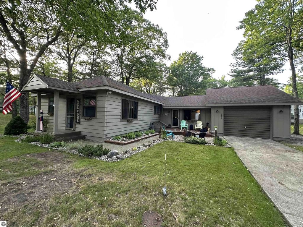 5437 E 8th Street, Au Gres