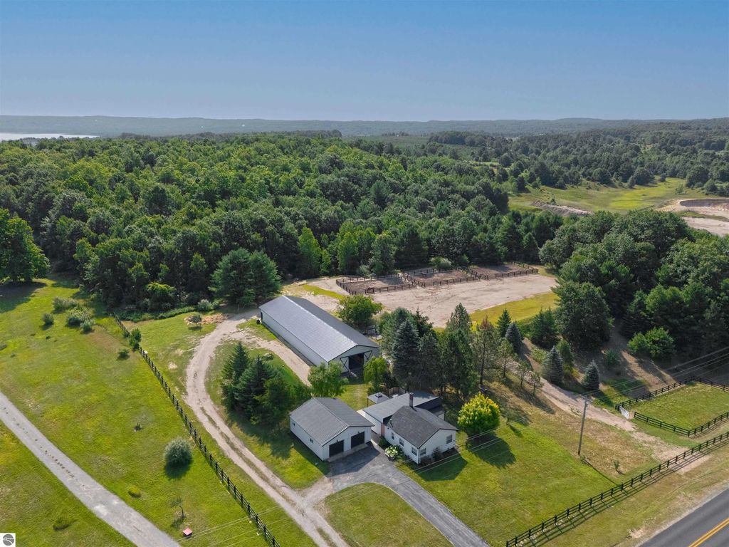 7638 Skegemog Point Road, Williamsburg
