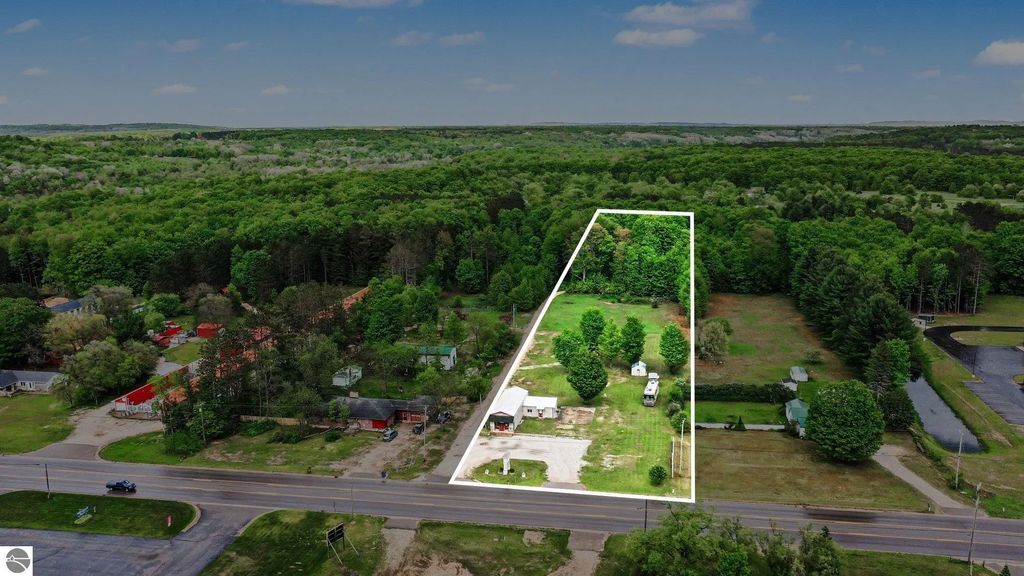 2601 Benzie Highway, Benzonia