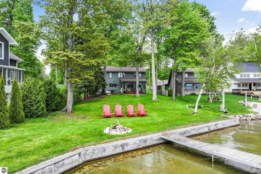 4110 Peninsular Shores, Grawn