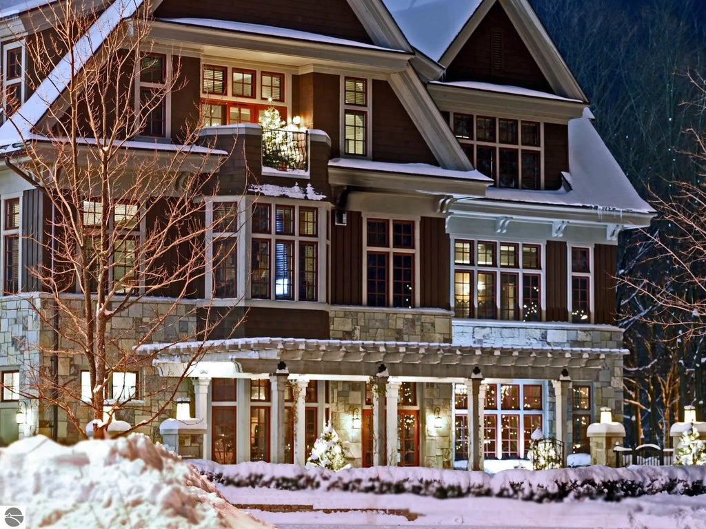 12328-unit 335b Crystal Mountain Drive 335b, Thompsonville