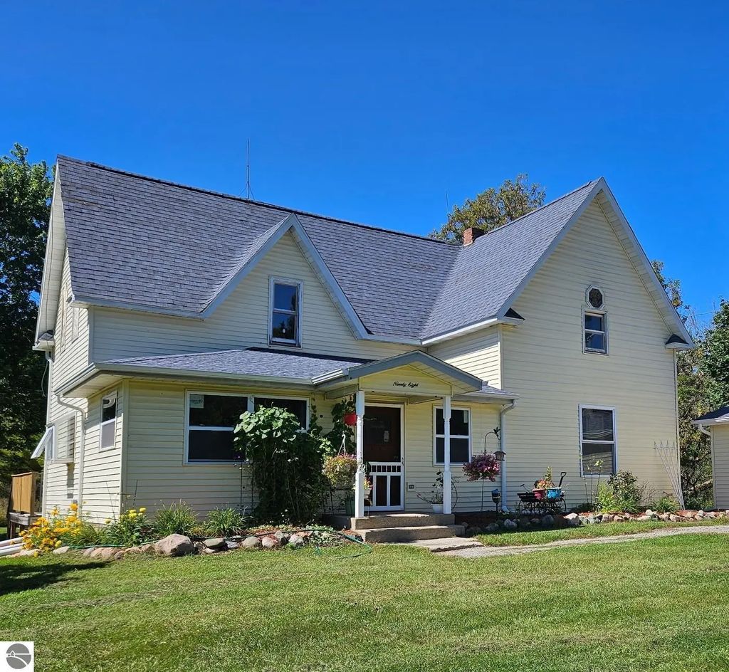 98 Mud Lake Road, West Branch