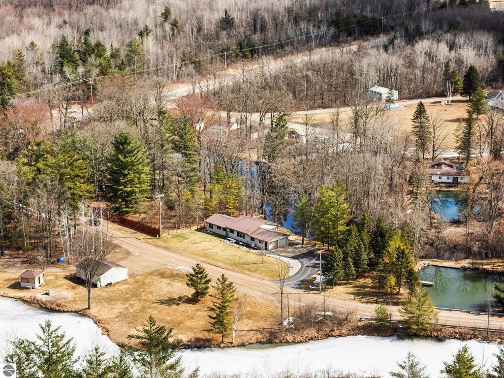 89 River Drive, Merritt