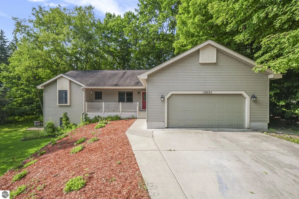 19843 Pine Woods Drive, Lake Ann