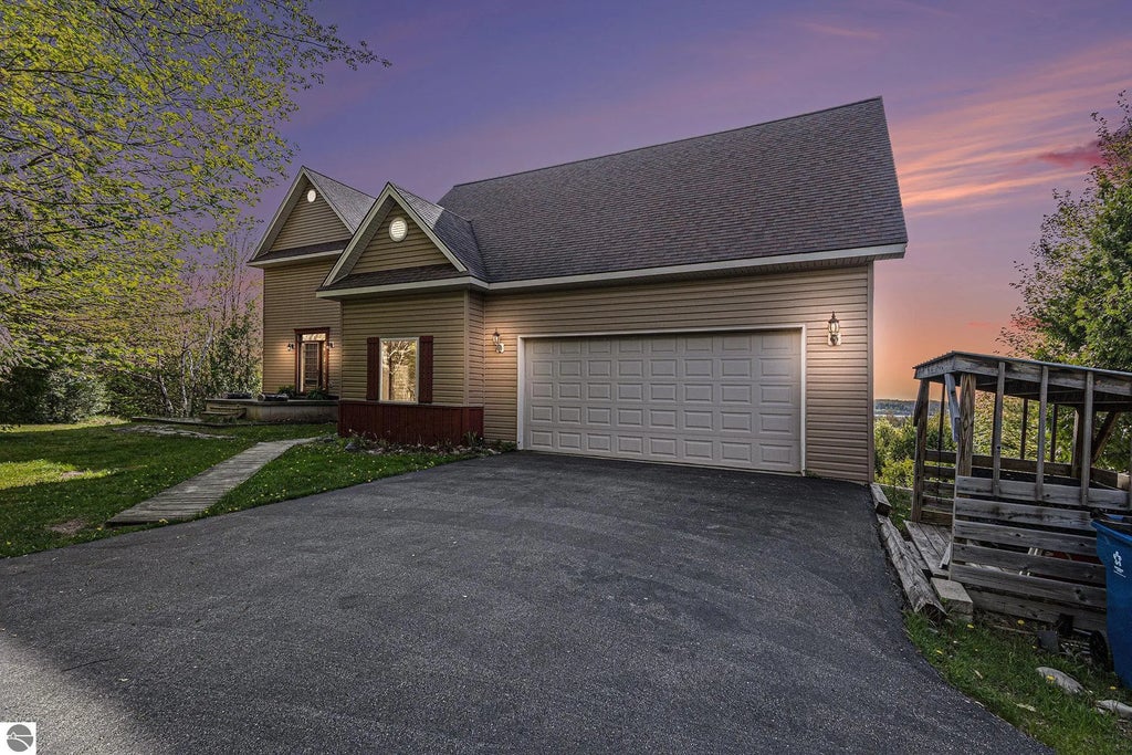 3290 Sumac Trail, Frankfort