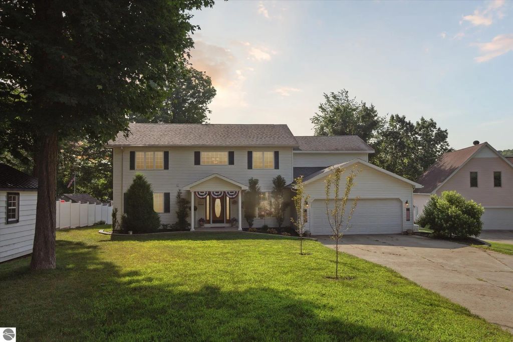 10245 Lakeside Drive, Perrinton