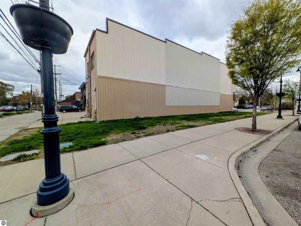 201 S Main Street, Mt Pleasant