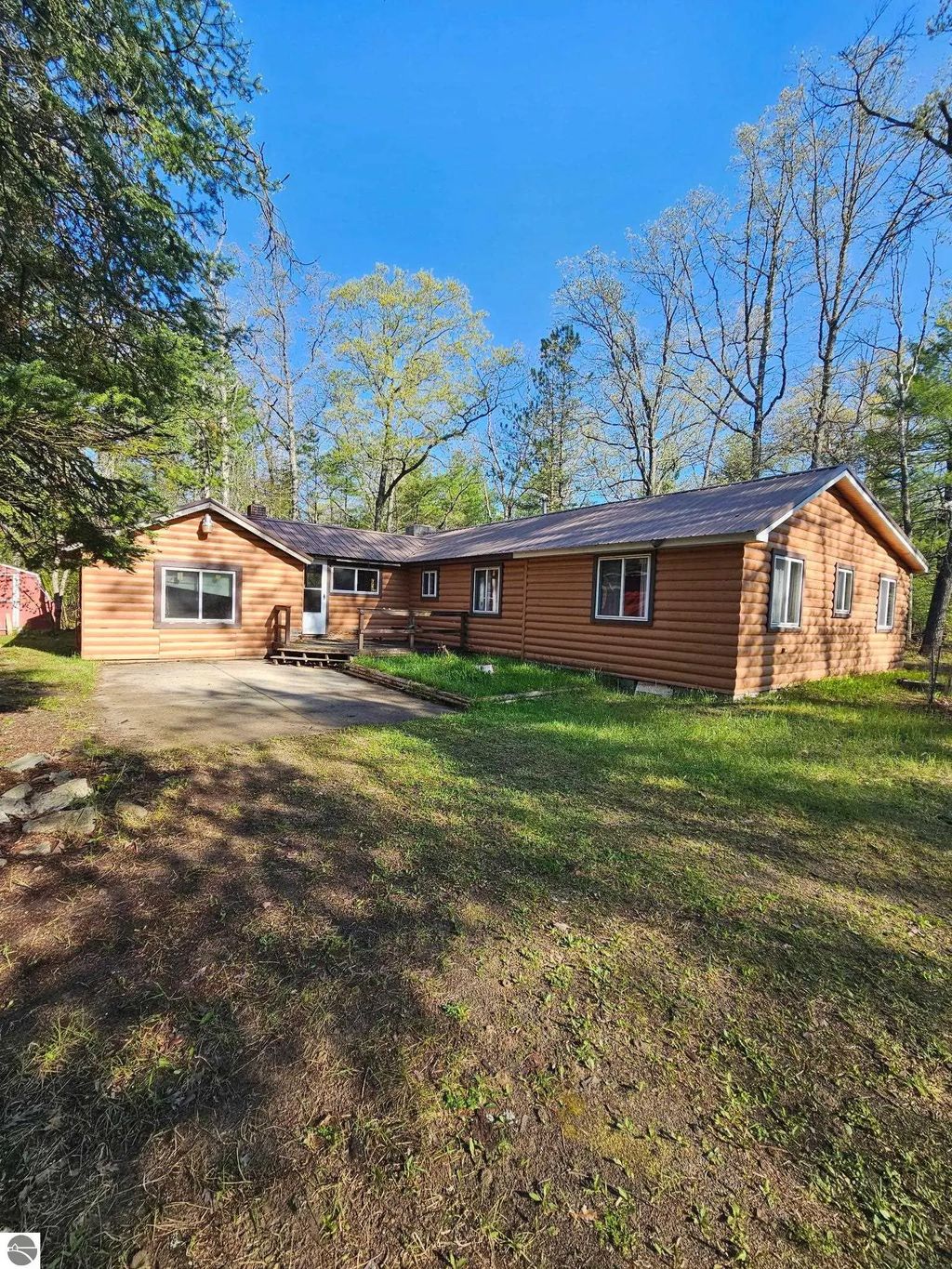 7243 East Drive, South Branch