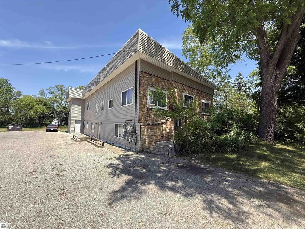 1019 E Broadway Street, Mt Pleasant