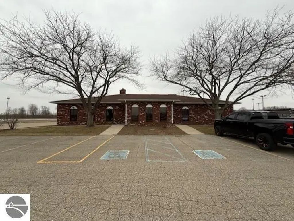 5556 M-21, St Johns