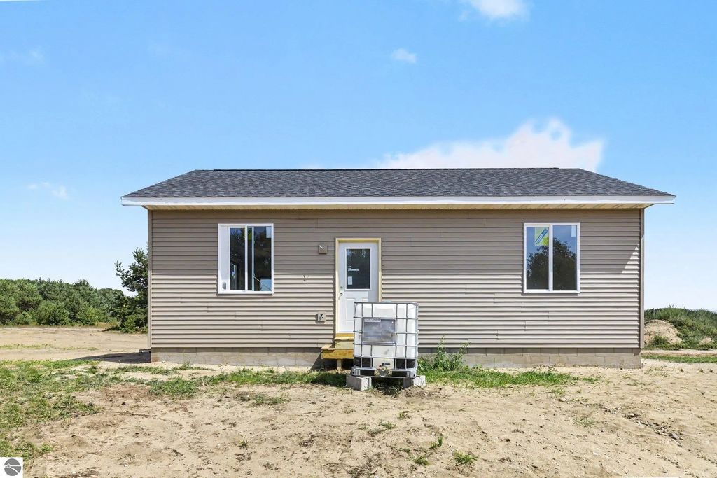 8509 Grant Road, Mancelona