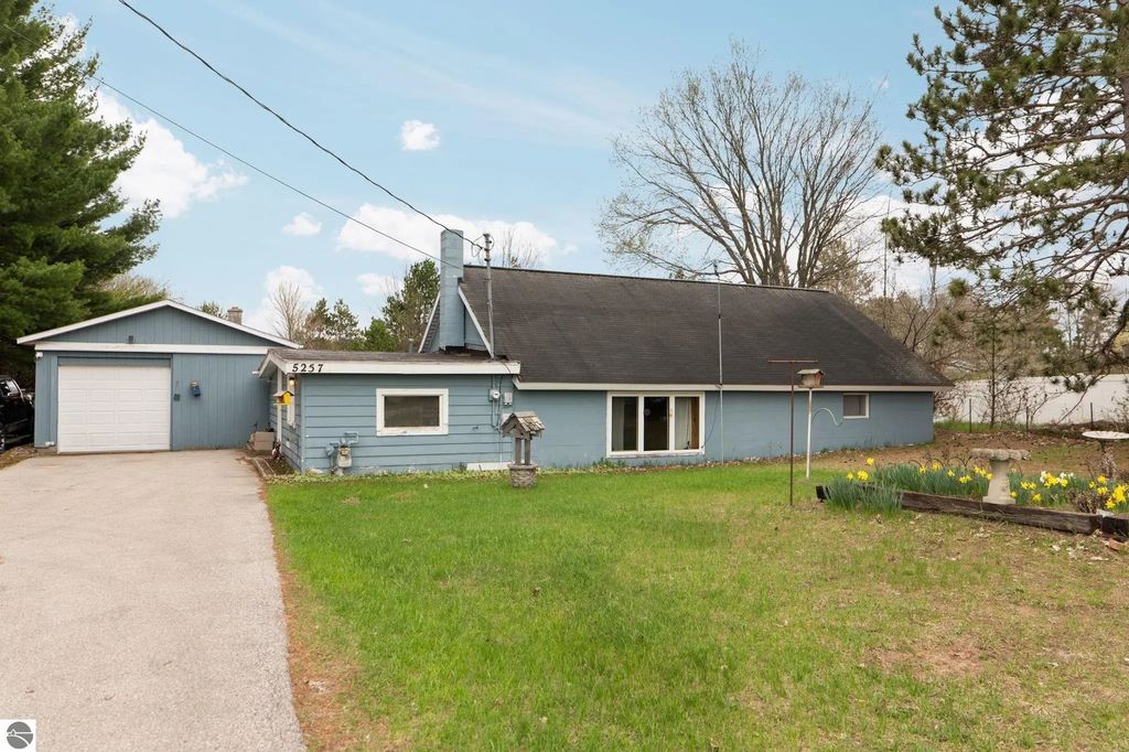 5257 Vance Road, Grawn