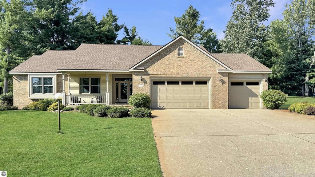 618 White Pine Drive, Cadillac