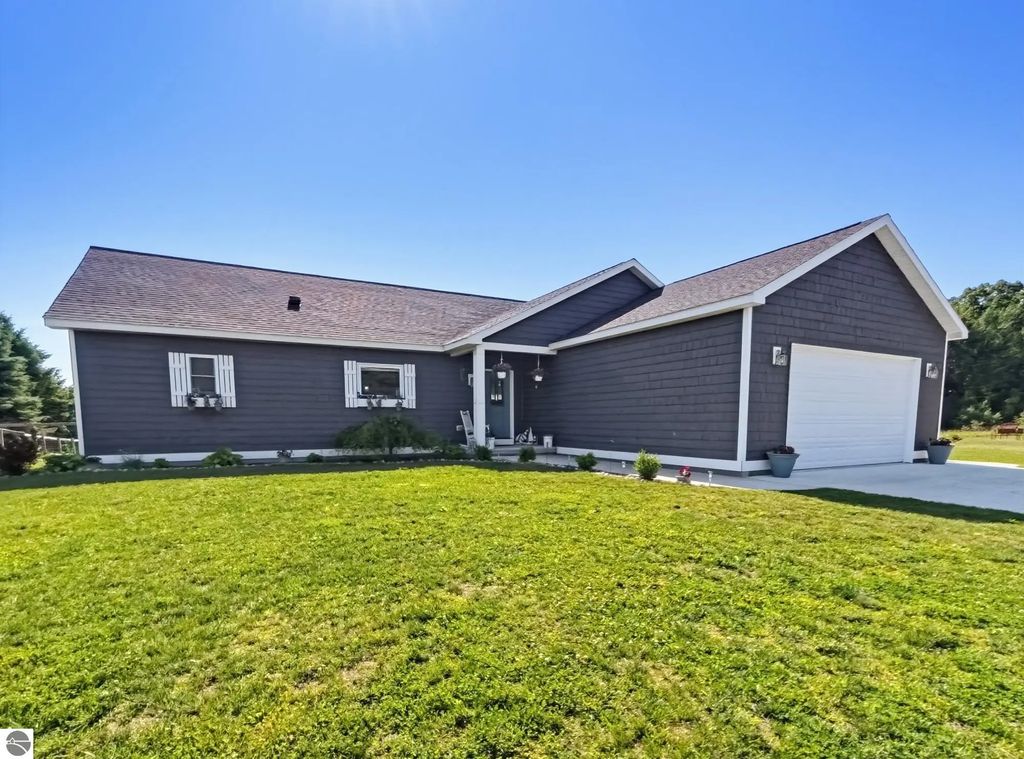 7580 W Cedar Lake Road, Oscoda