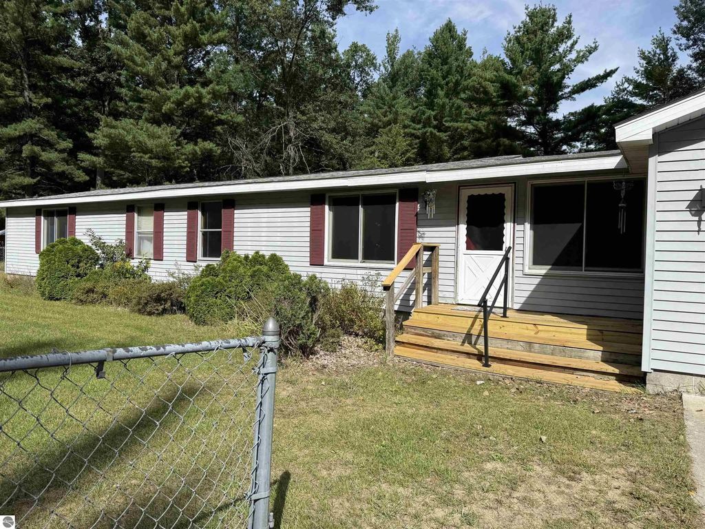 3068 S Gladwin Road, Prudenville