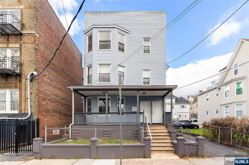 87 Columbia 3, Newark