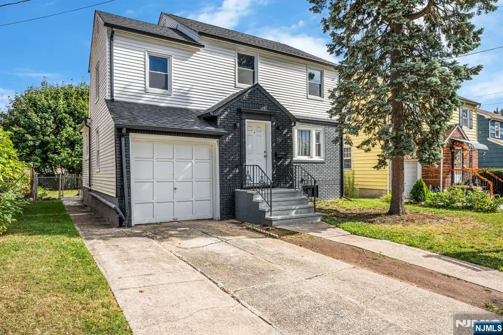 16 Pleasant, Belleville