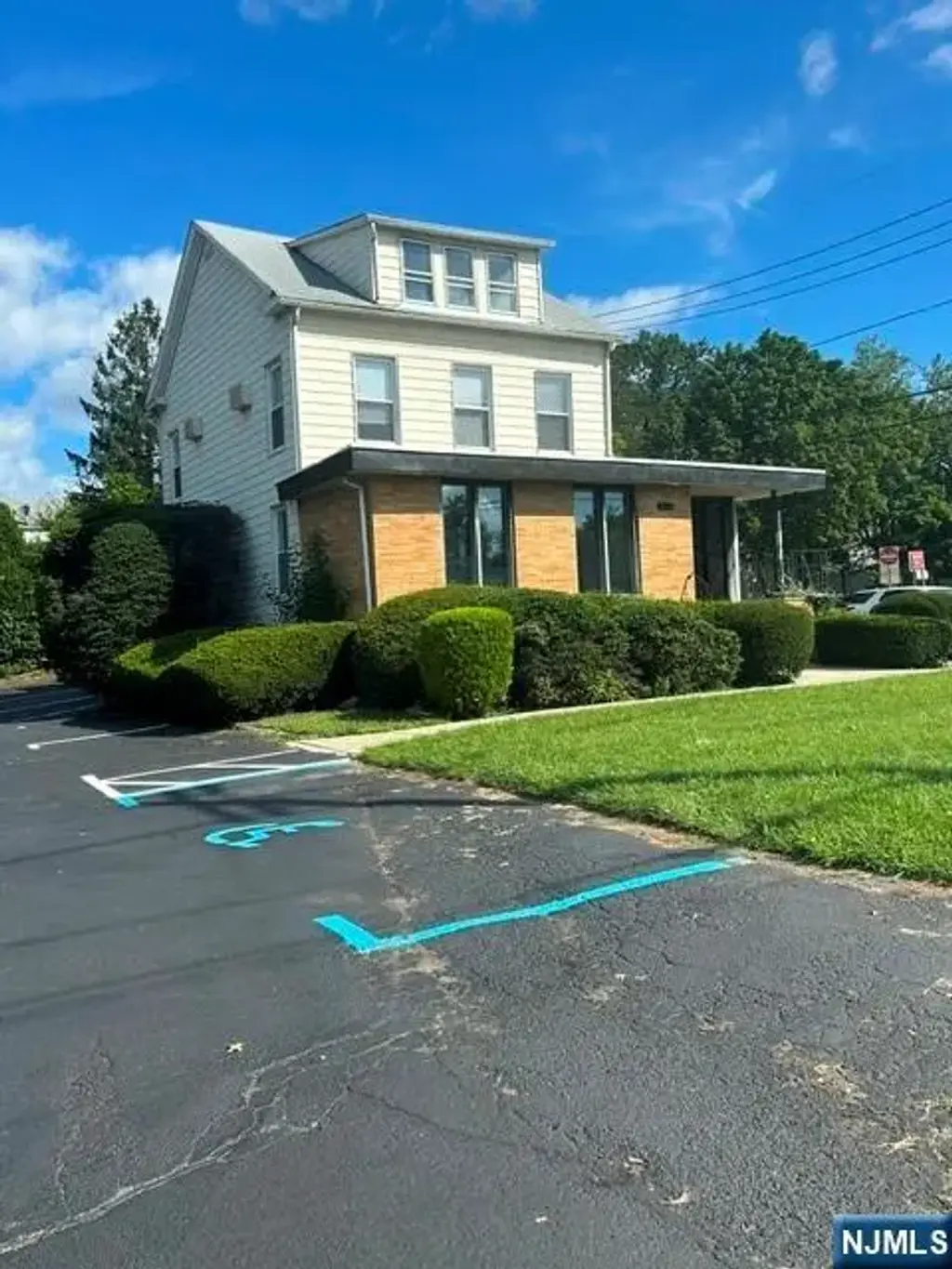 31-11 Broadway 2, Fair Lawn