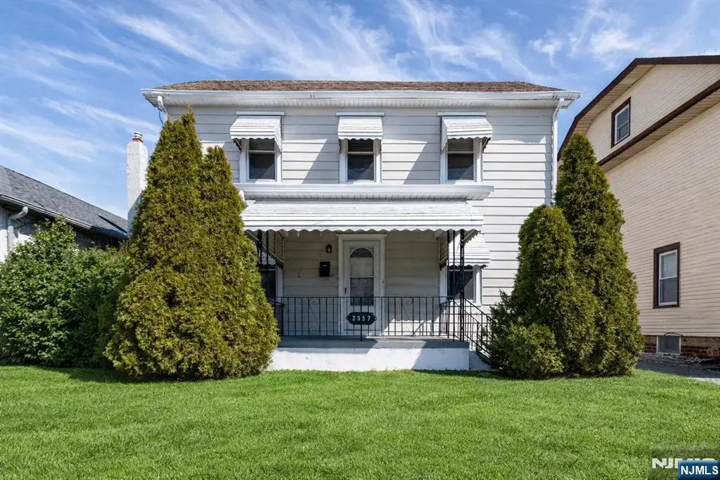 2557 Wh-mer Road, Hamilton