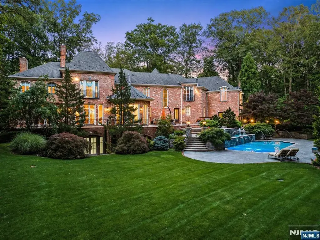47 Fox Hedge Road, Saddle River