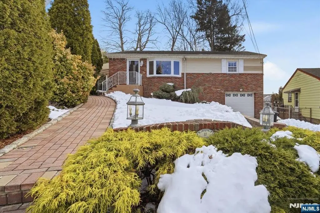 10 Riverview Court, Kearny