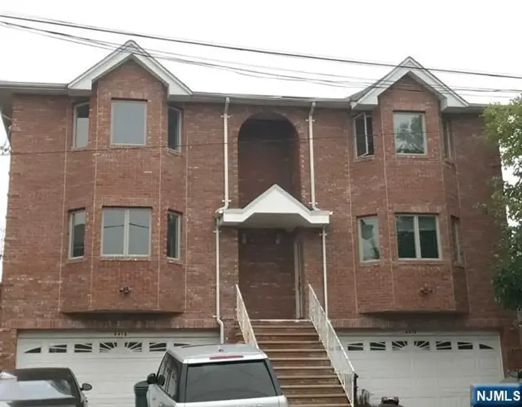 441 Hillcrest Place, Palisades Park