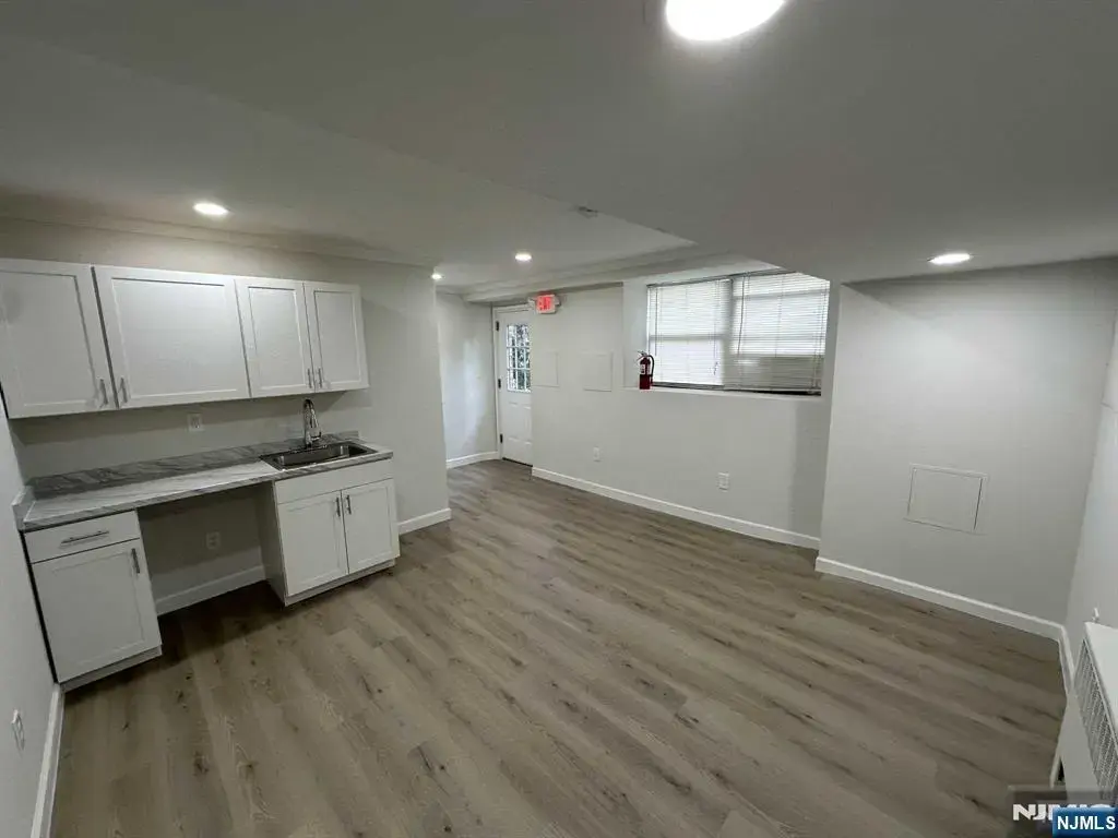 290 Oak Street 1st Floor.offic, Ridgewood