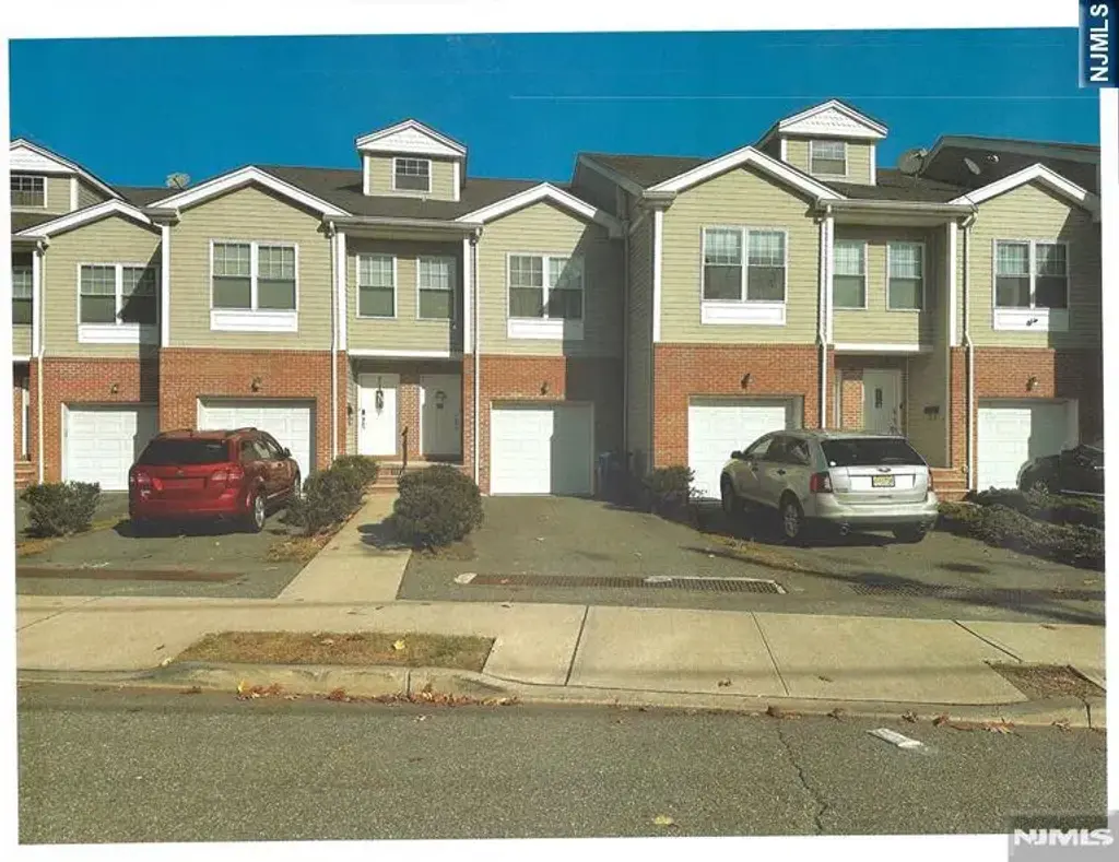 102 Berry 5, Hackensack
