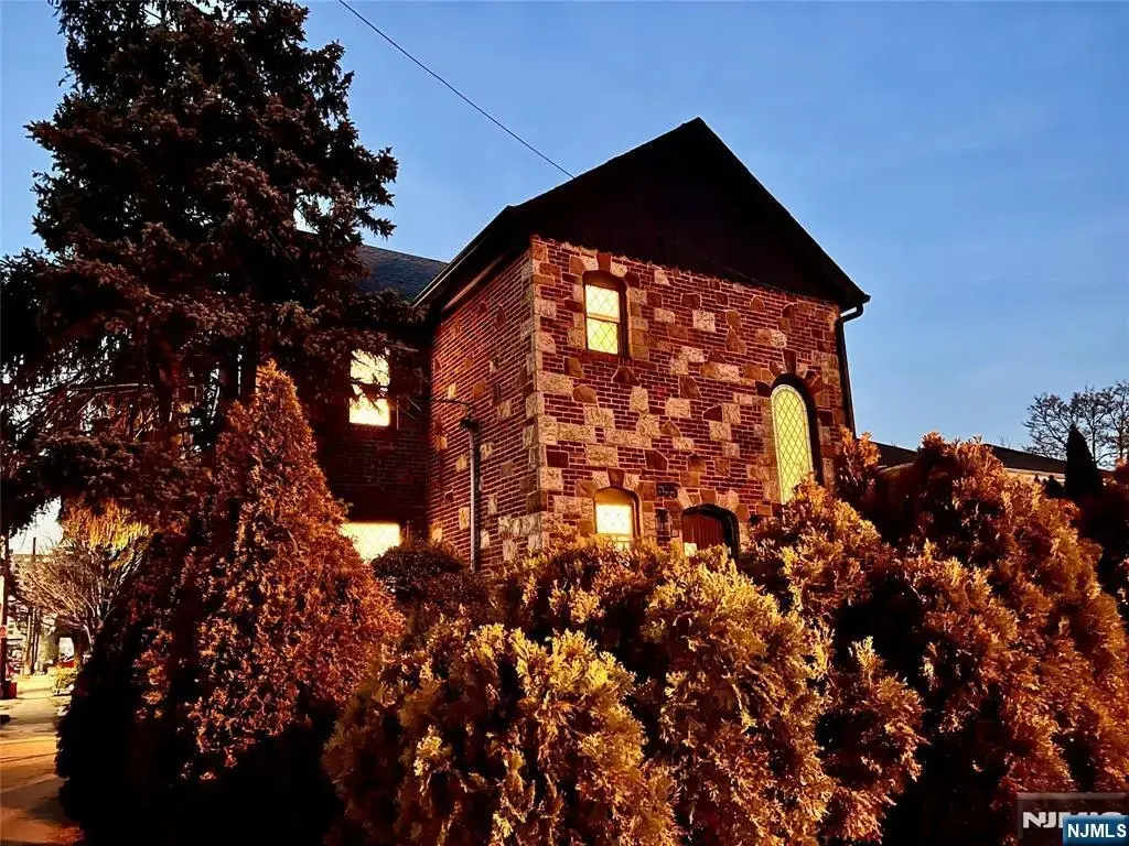 695 Palisade Avenue, Cliffside Park