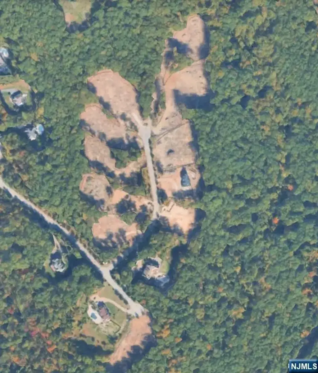 8 Bristol Ridge Road, Boonton Township