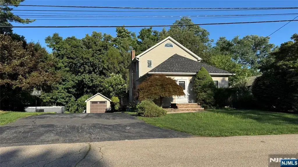20 Center Street, Butler Borough