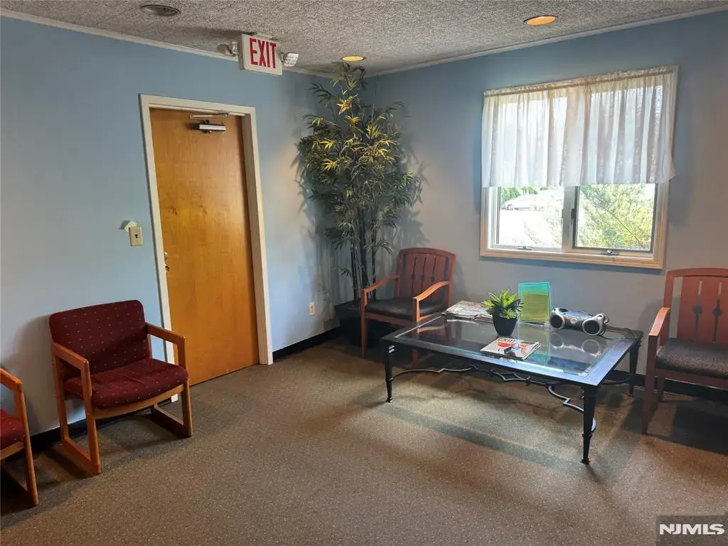 10-14 Saddle River Road, Fair Lawn