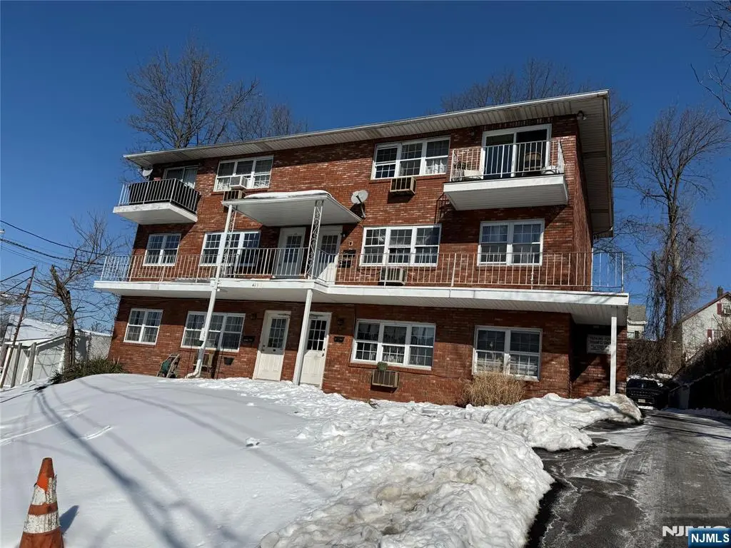 419 Paterson, East Rutherford