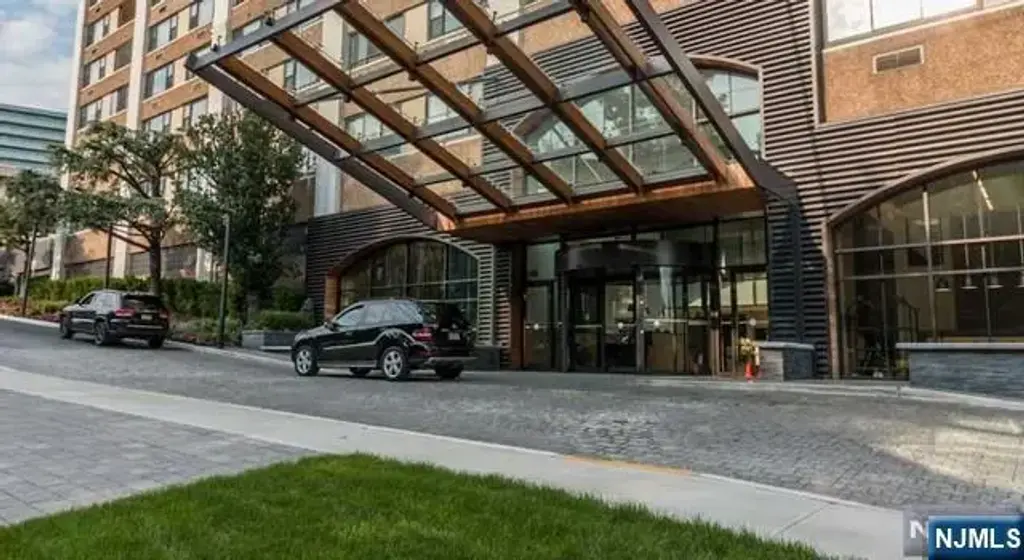 250 Gorge Road 7-h, Cliffside Park
