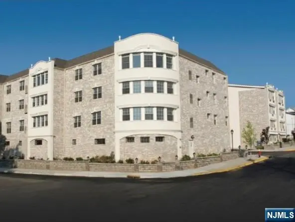 132 Union Avenue 405a, East Rutherford