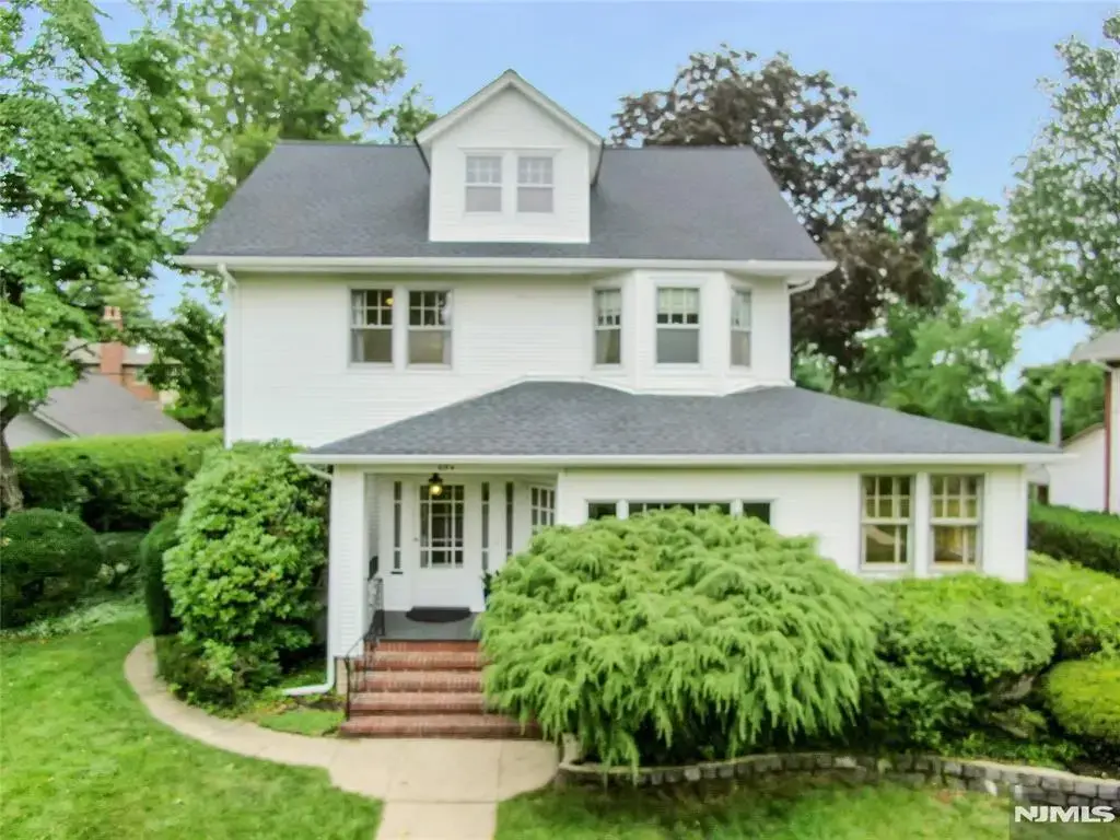 694 Lotus Avenue, Oradell
