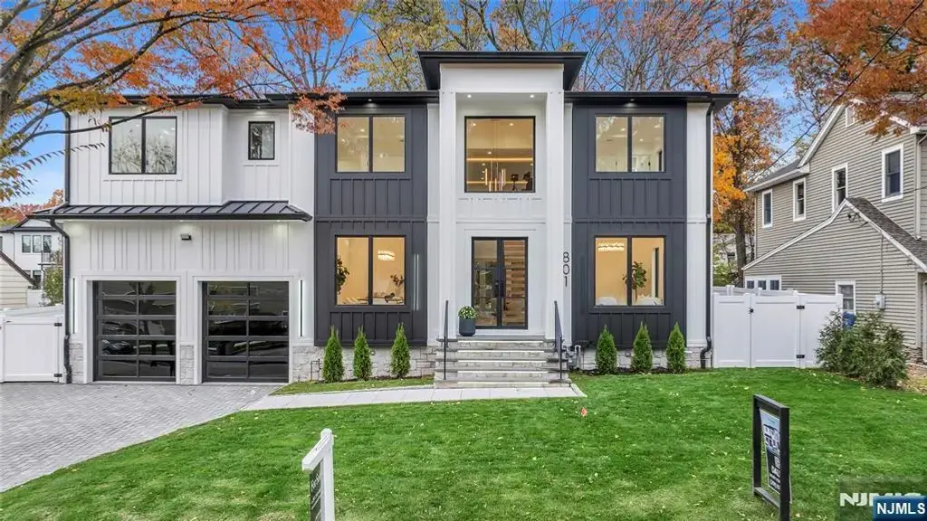 801 Godwin Road, Paramus